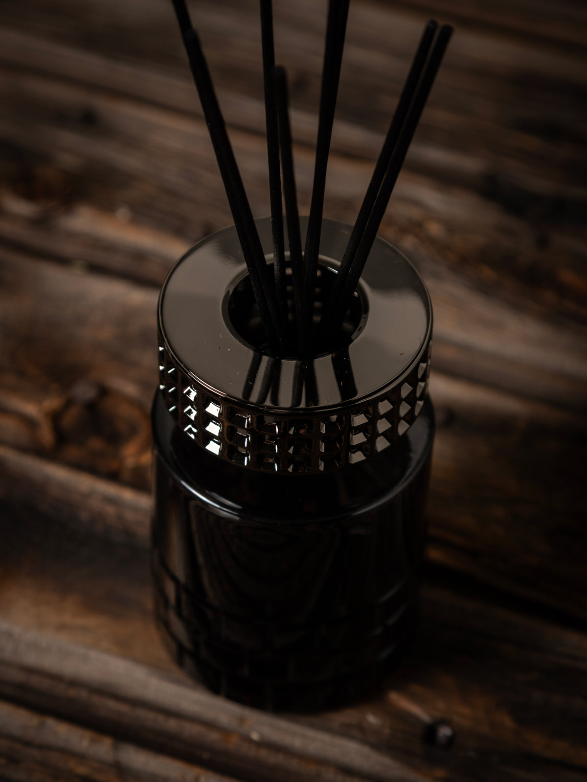 NYHET! Black Celebration Doftpinnar ink Hypnotic Oud 250ml
